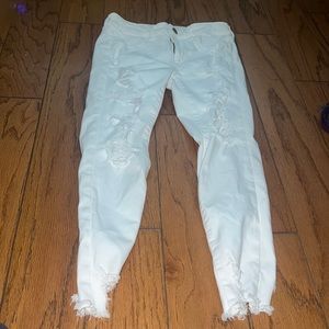 Cute American eagle DISTRESSED jeans